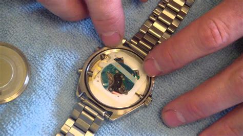 batterij michael kors horloge vervangen|michael kors watch battery removal.